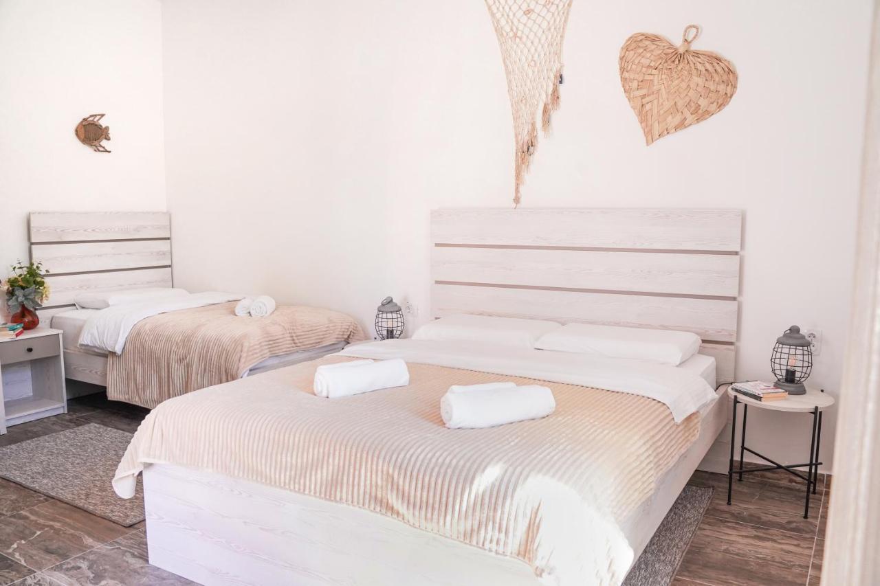 Waikiki Beach House Villa Tivat Eksteriør bilde