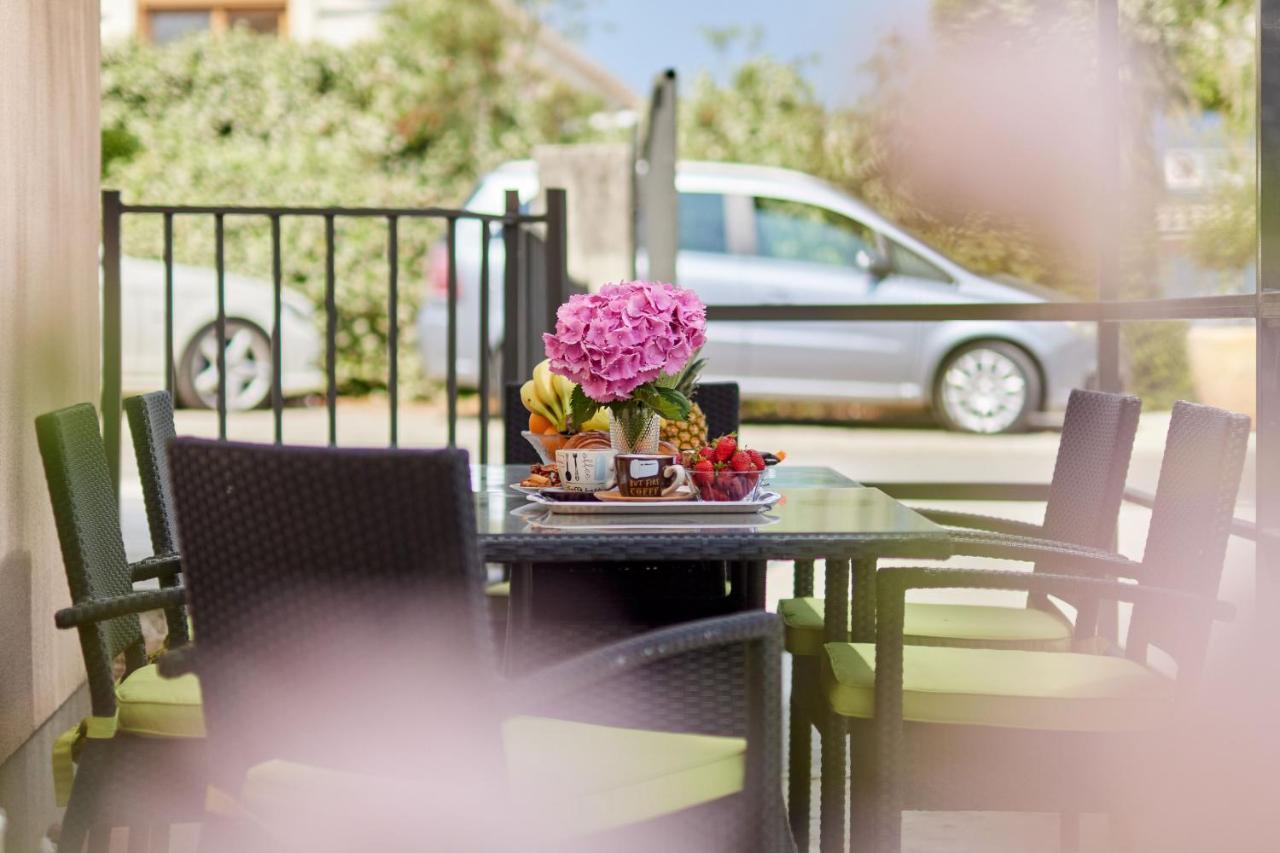 Waikiki Beach House Villa Tivat Eksteriør bilde