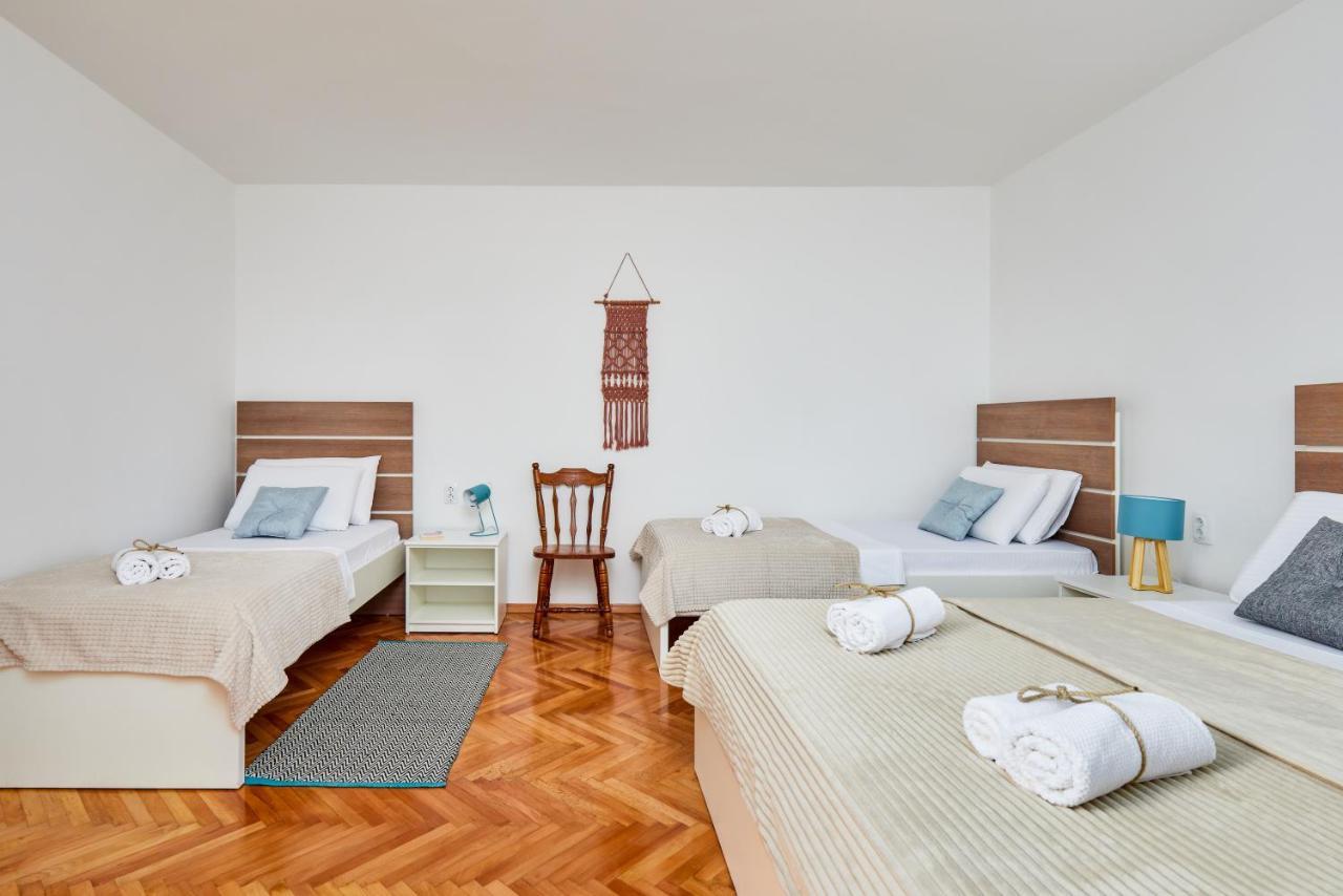 Waikiki Beach House Villa Tivat Eksteriør bilde