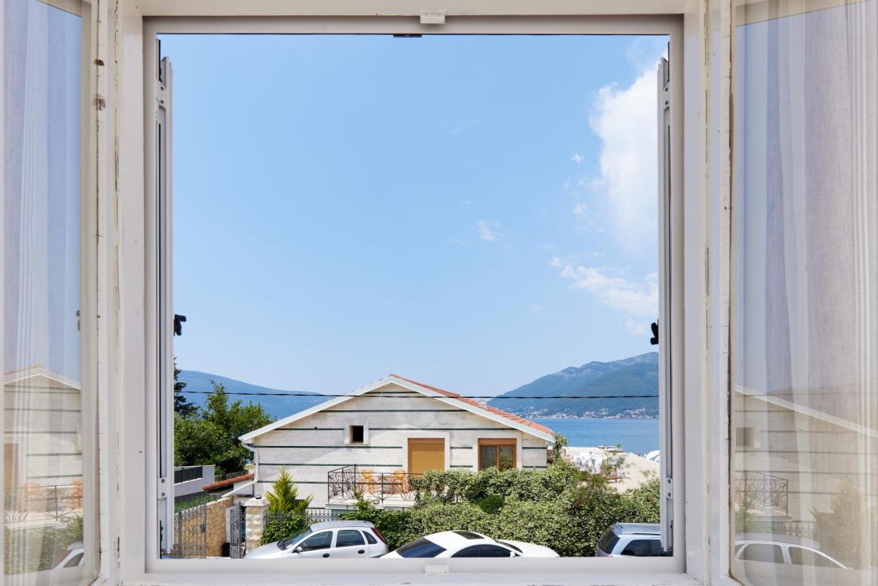 Waikiki Beach House Villa Tivat Eksteriør bilde