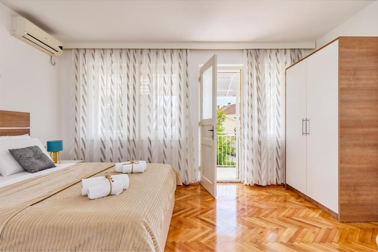 Waikiki Beach House Villa Tivat Eksteriør bilde