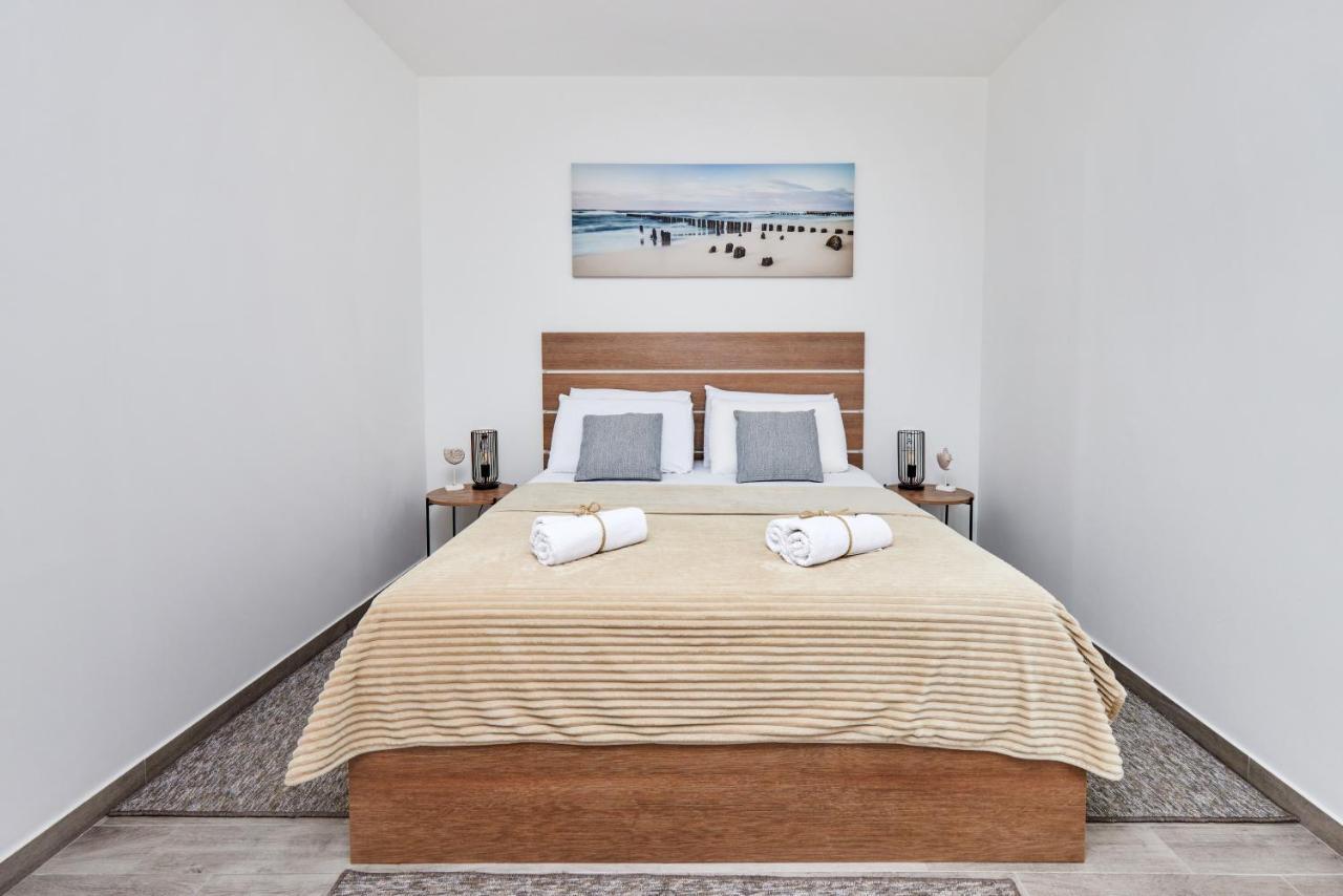 Waikiki Beach House Villa Tivat Eksteriør bilde