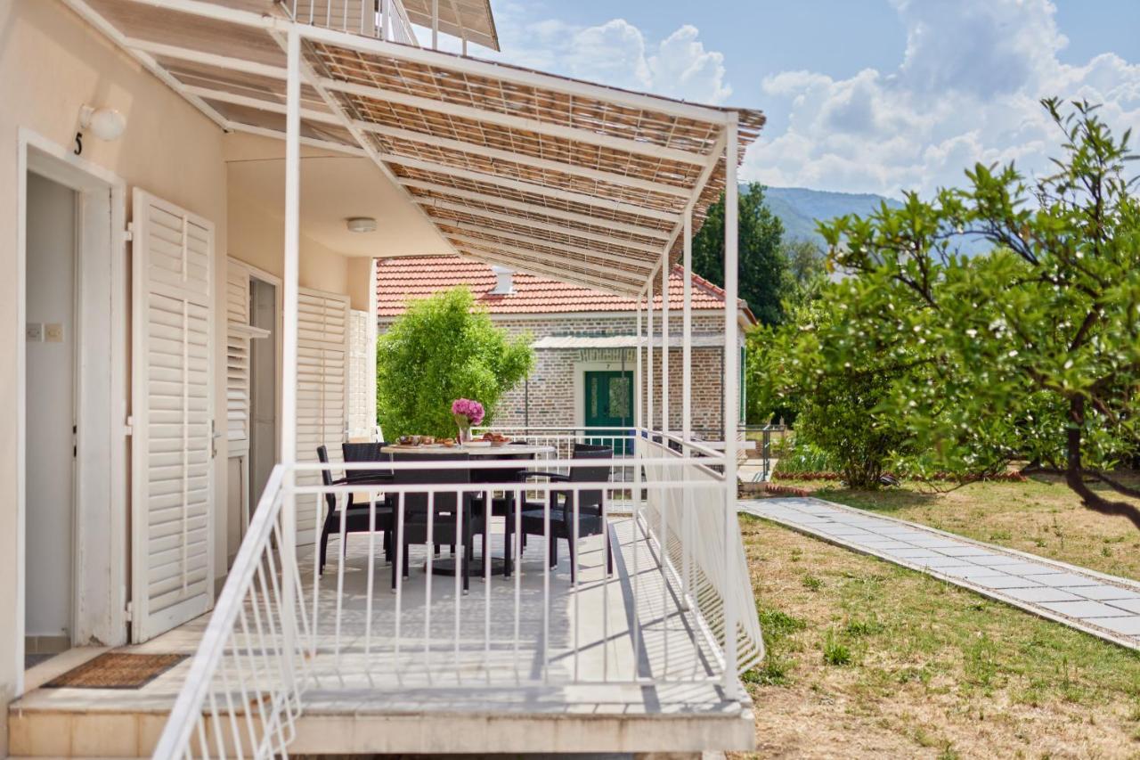 Waikiki Beach House Villa Tivat Eksteriør bilde