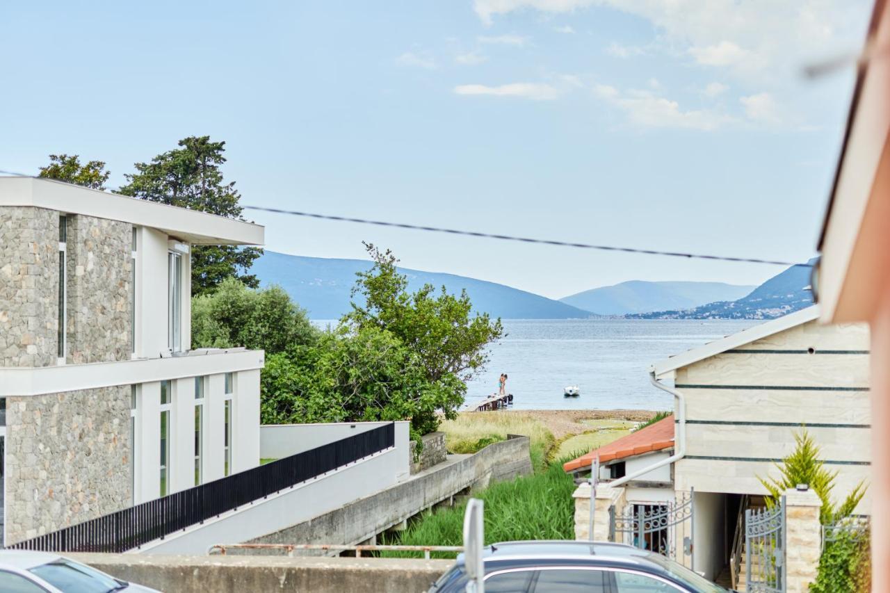 Waikiki Beach House Villa Tivat Eksteriør bilde