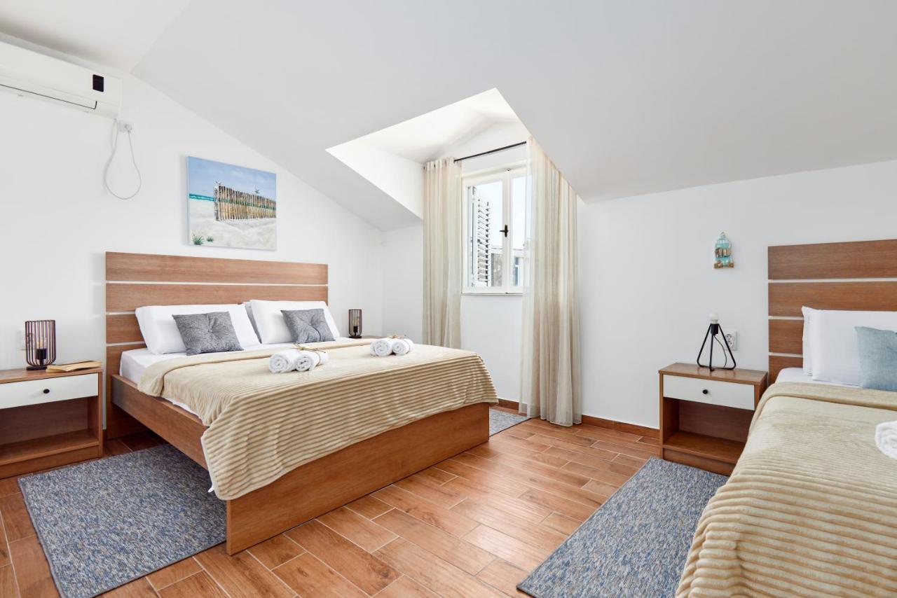 Waikiki Beach House Villa Tivat Eksteriør bilde