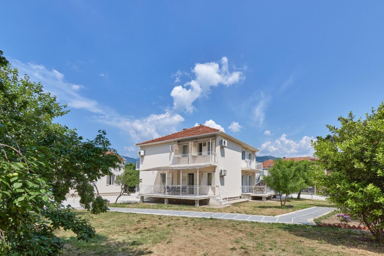 Waikiki Beach House Villa Tivat Eksteriør bilde