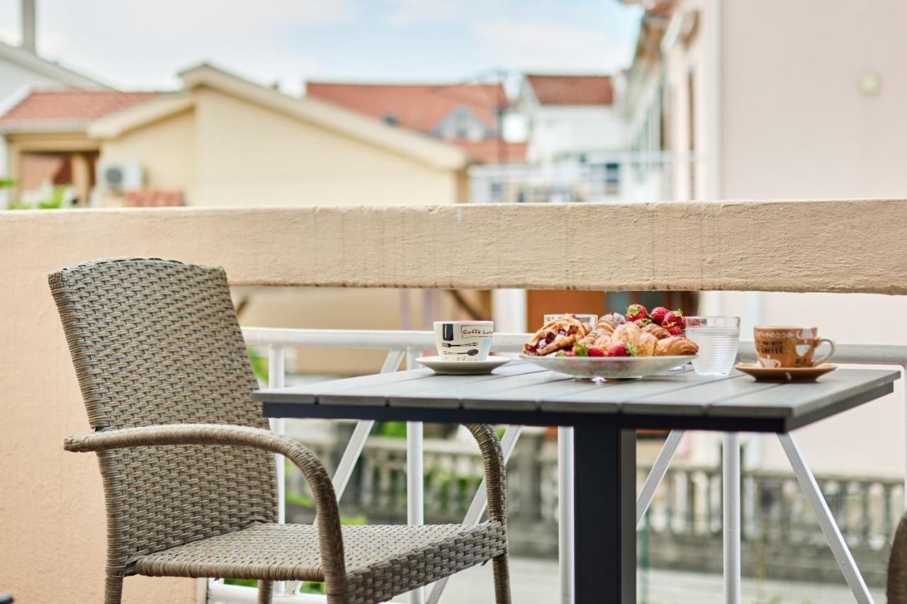 Waikiki Beach House Villa Tivat Eksteriør bilde