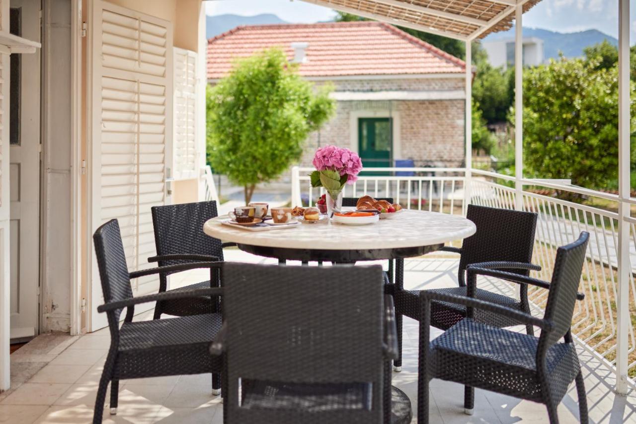 Waikiki Beach House Villa Tivat Eksteriør bilde