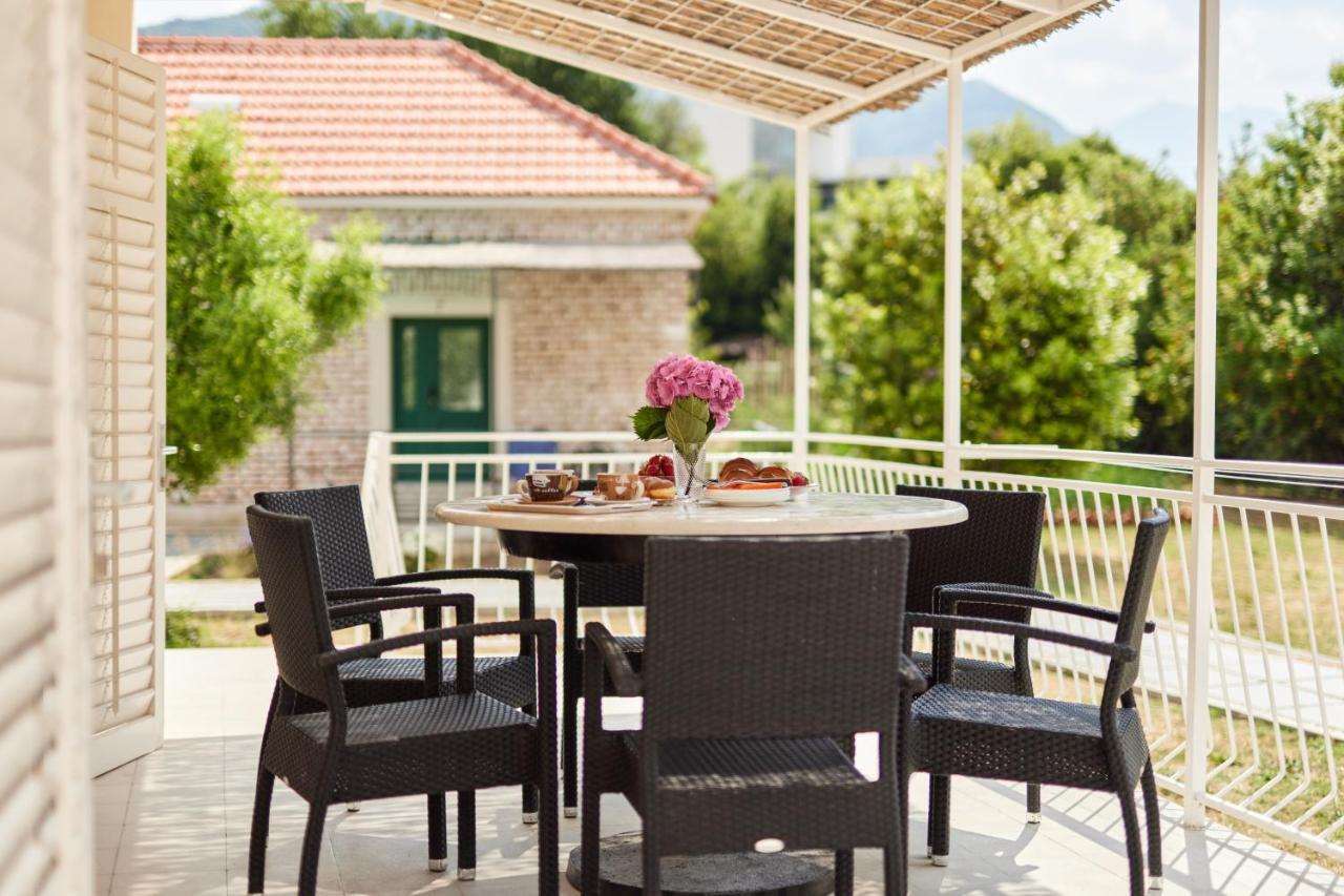 Waikiki Beach House Villa Tivat Eksteriør bilde