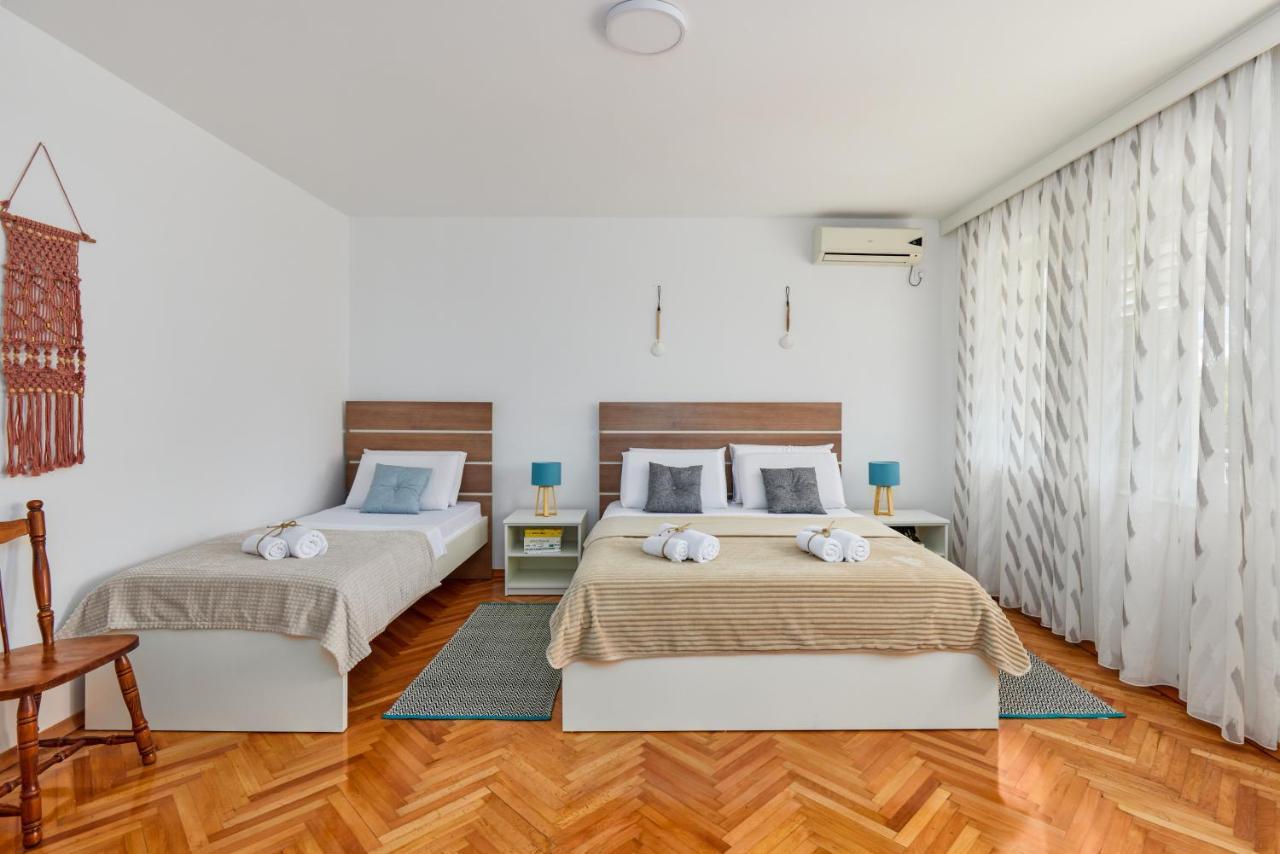 Waikiki Beach House Villa Tivat Eksteriør bilde