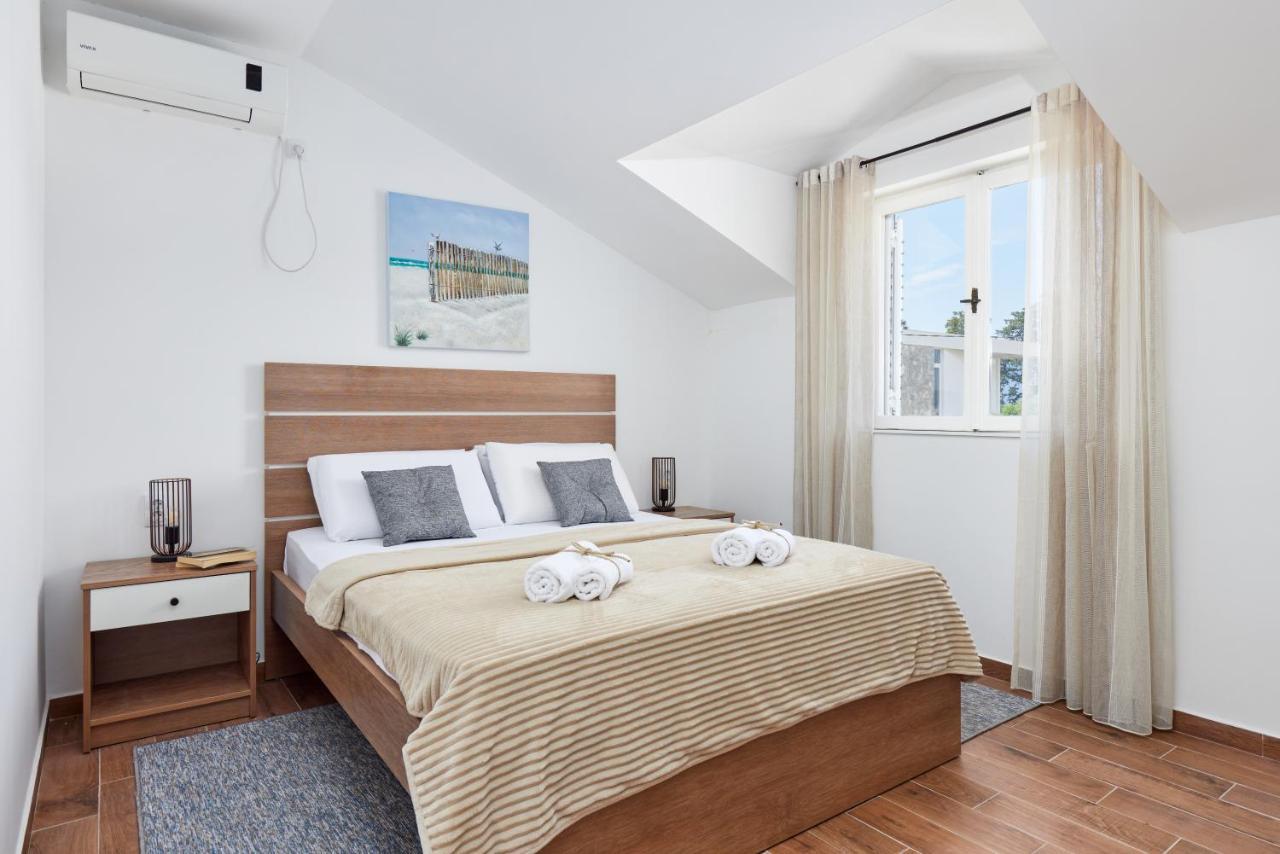 Waikiki Beach House Villa Tivat Eksteriør bilde