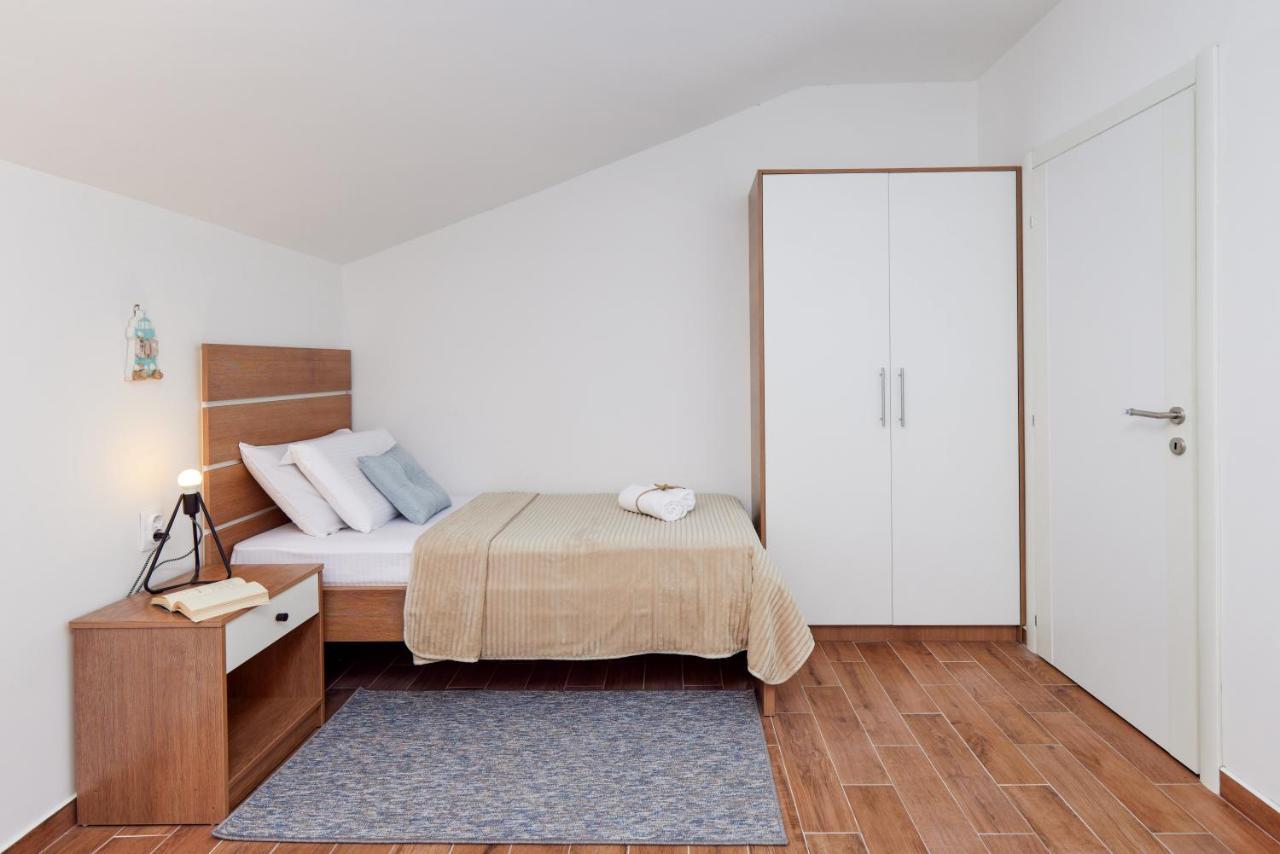 Waikiki Beach House Villa Tivat Eksteriør bilde