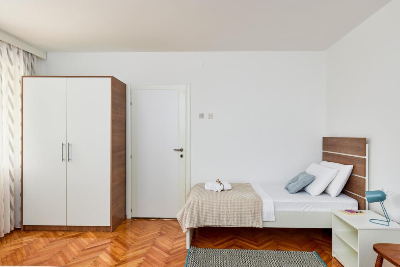 Waikiki Beach House Villa Tivat Eksteriør bilde