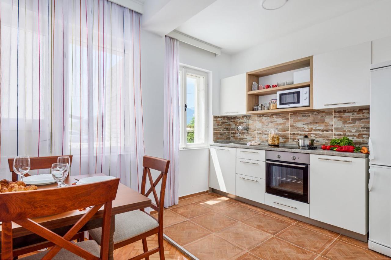 Waikiki Beach House Villa Tivat Eksteriør bilde