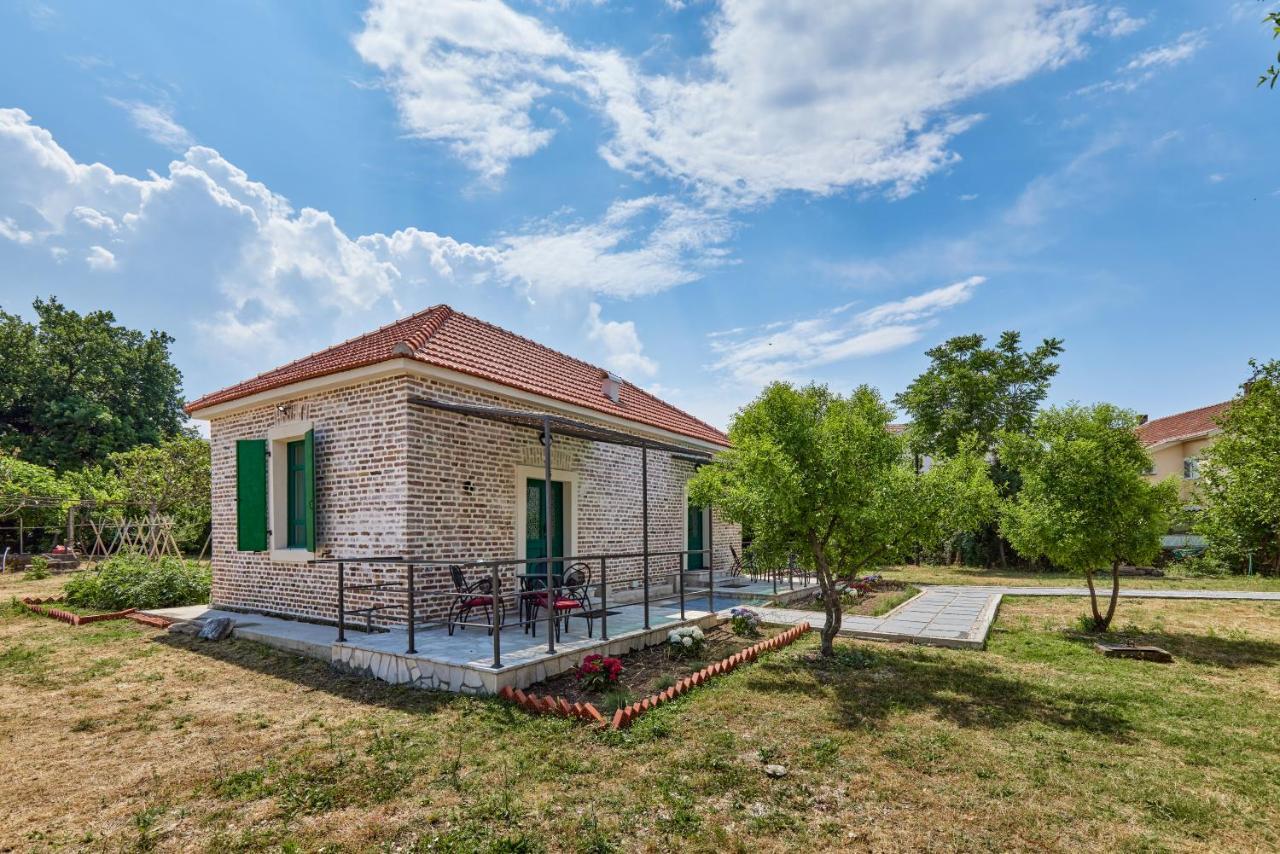 Waikiki Beach House Villa Tivat Eksteriør bilde