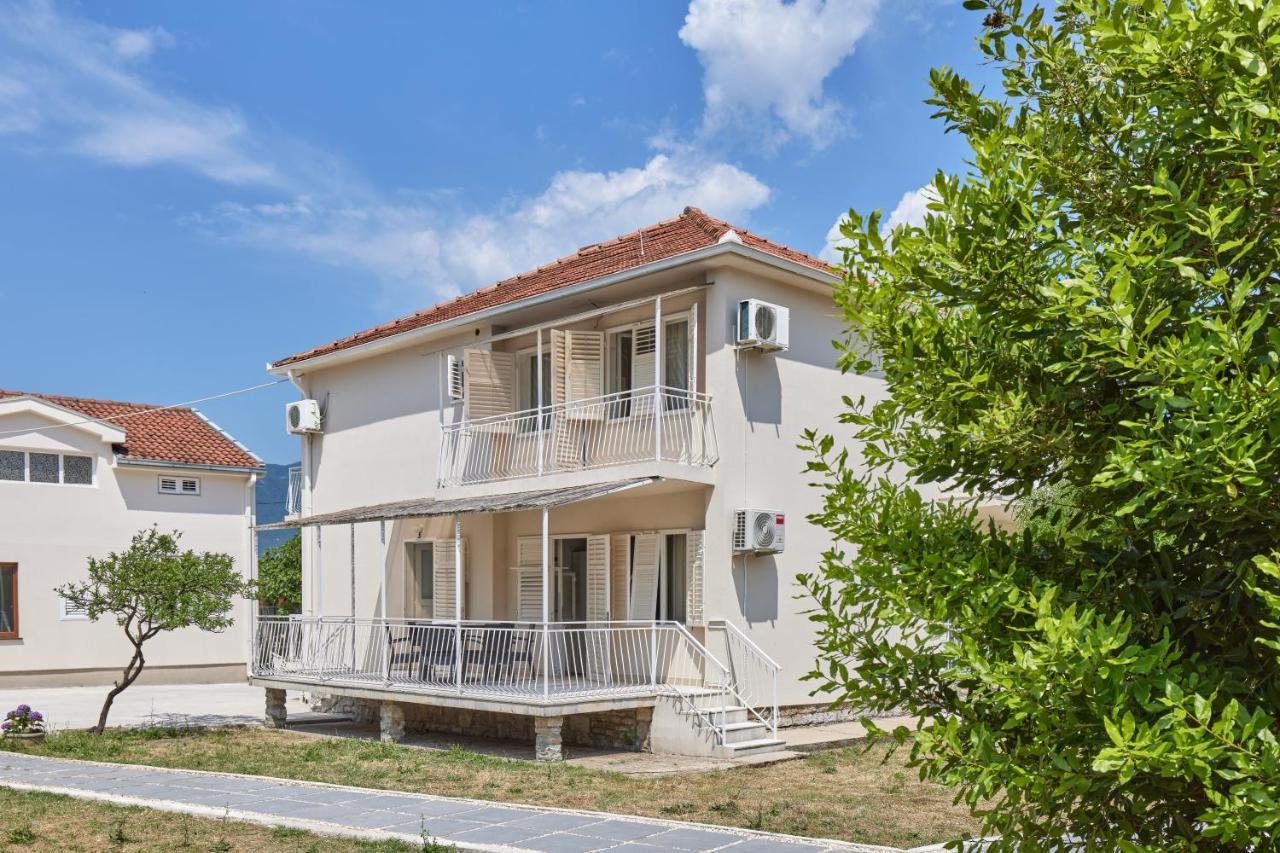 Waikiki Beach House Villa Tivat Eksteriør bilde