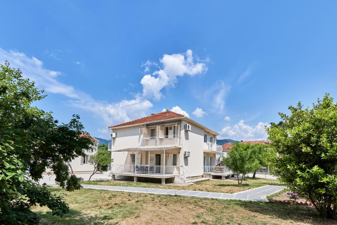 Waikiki Beach House Villa Tivat Eksteriør bilde